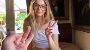 Demi-soeur baisée après jeu secret - Thérapie familiale