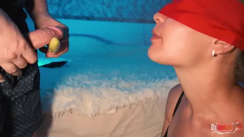 Belle-mère dupée suce la bite de son beau-fils